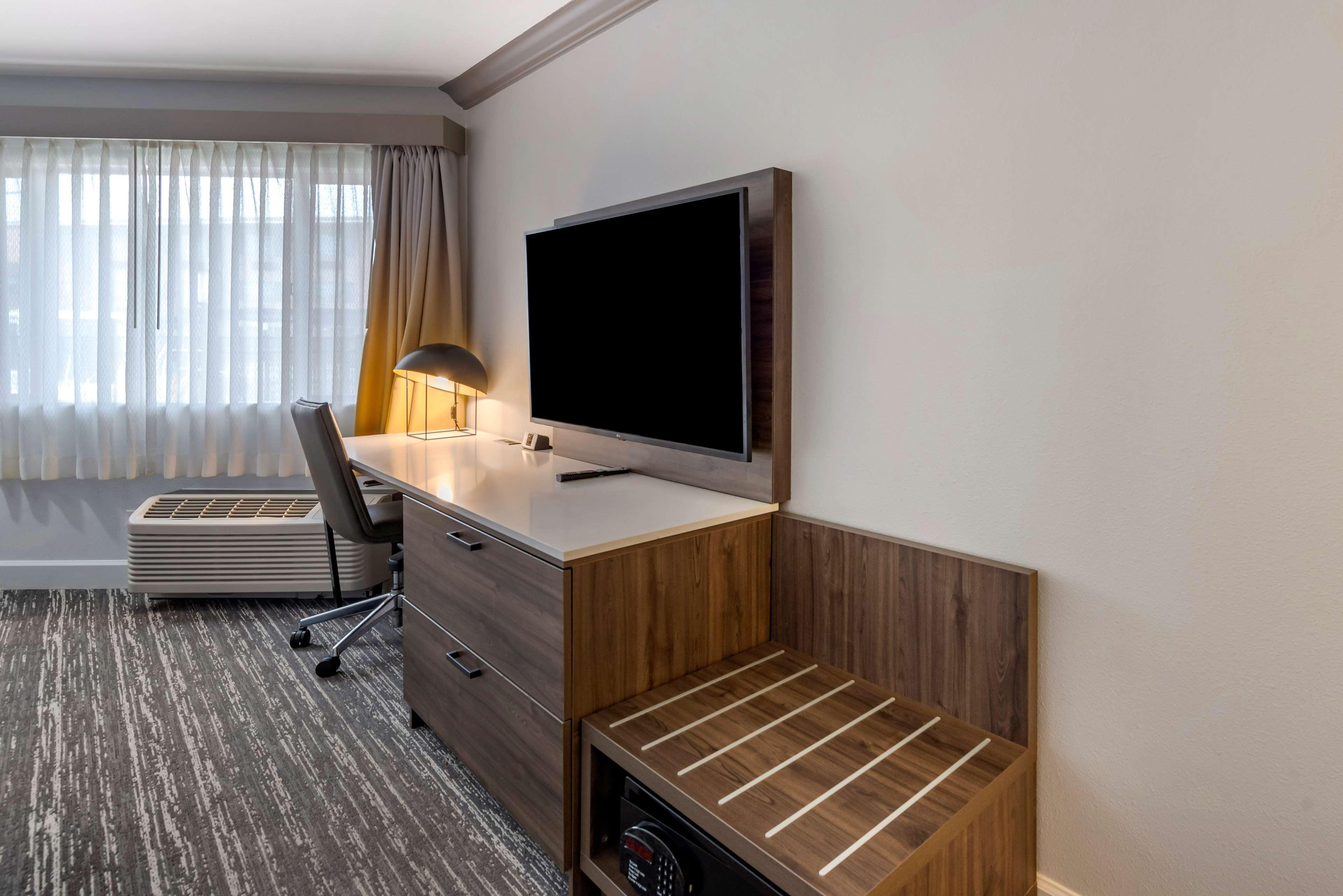 Best Western Premier Denver East Buitenkant foto