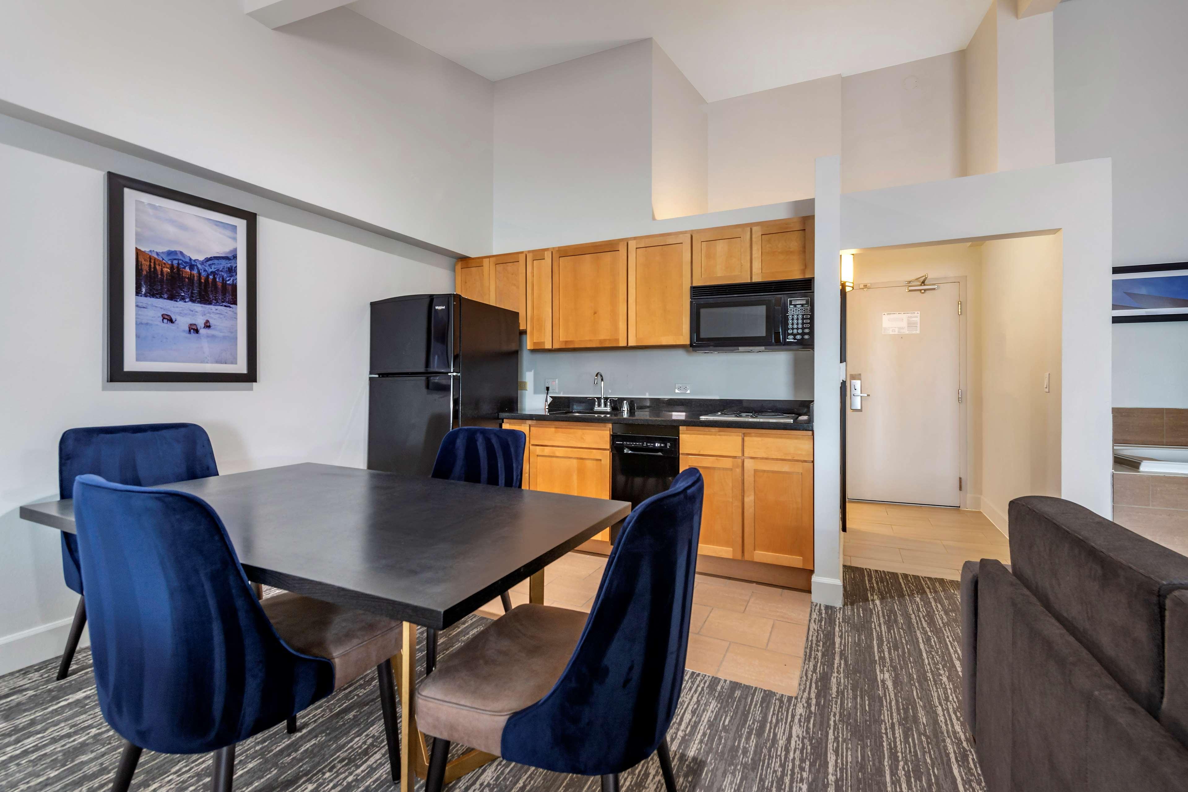 Best Western Premier Denver East Buitenkant foto