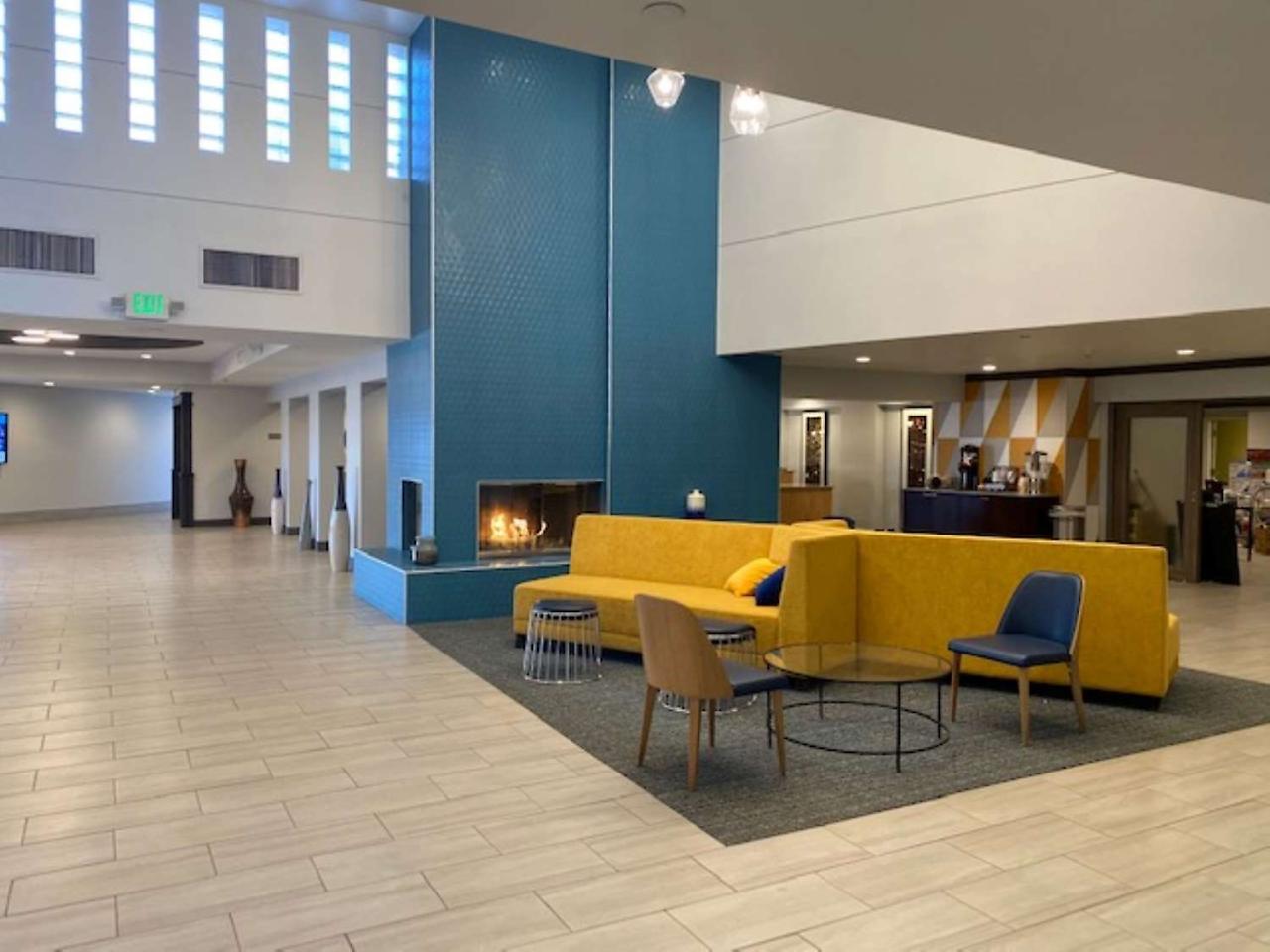 Best Western Premier Denver East Buitenkant foto